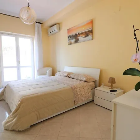La Grazia Di Toto - De Vivo Realty * Vico Equense